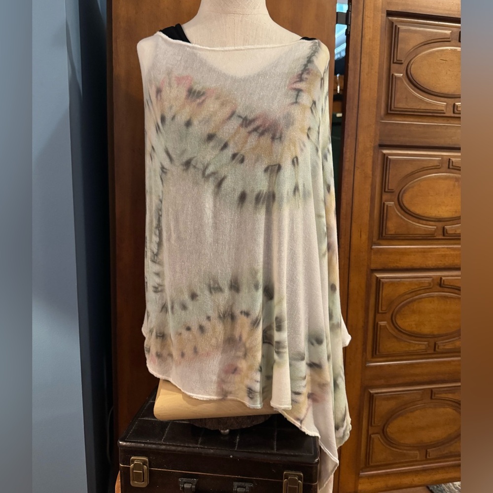 Brightly Twisted Elegant Tie-Dye Women's Poncho/Wrap